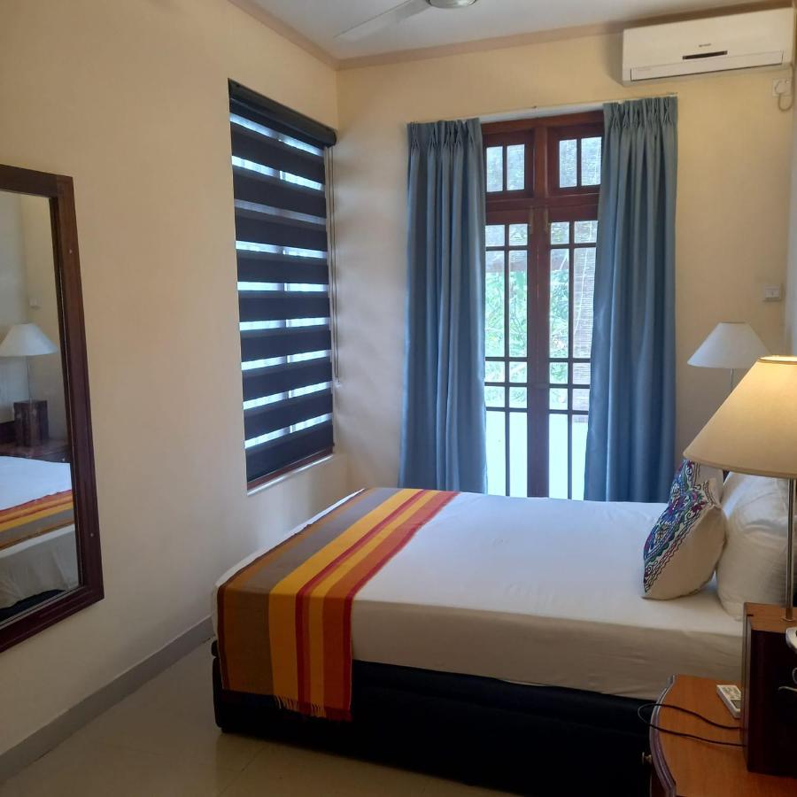 Crown Hills Kandy Inn Exterior photo
