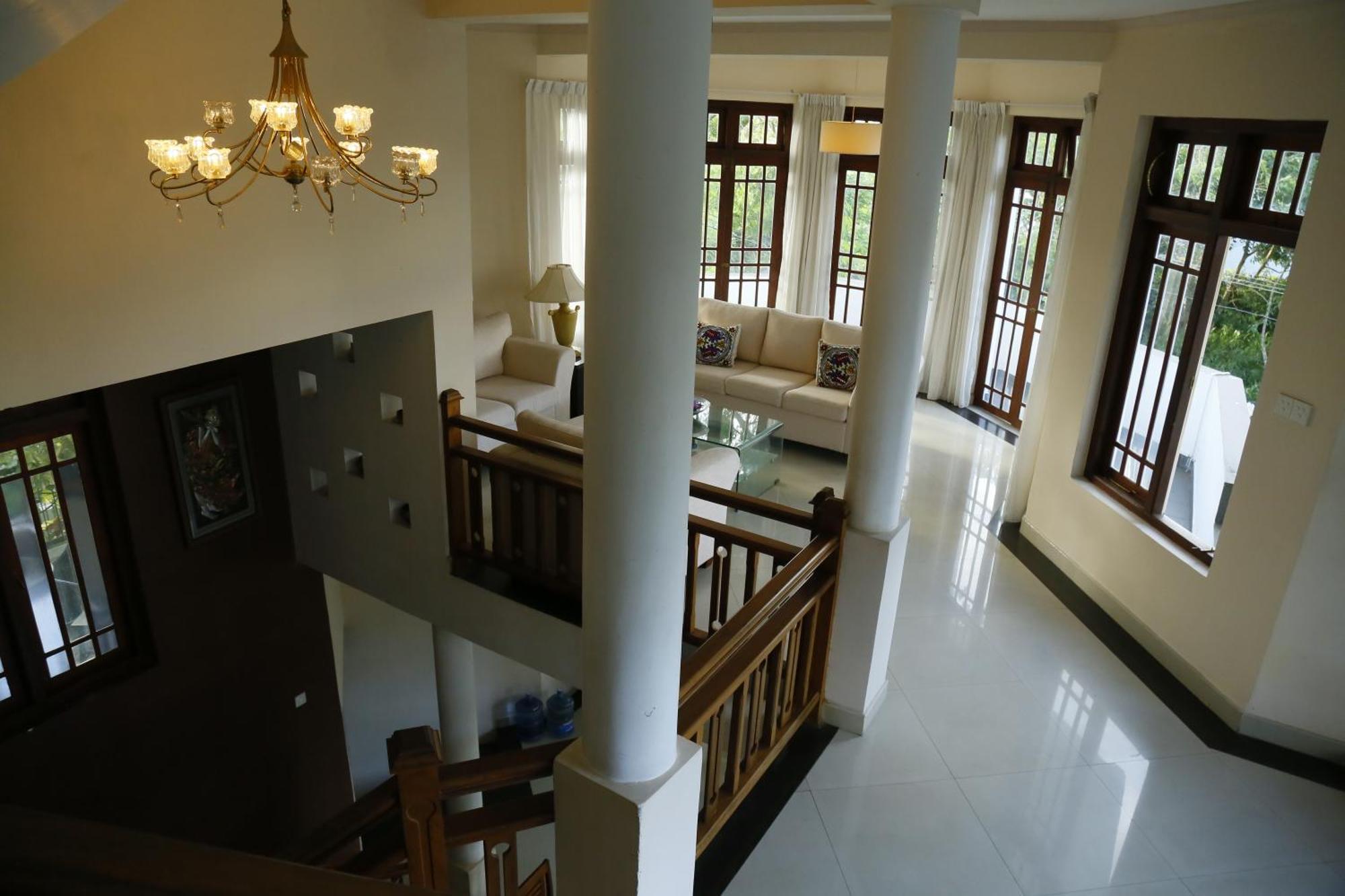 Crown Hills Kandy Inn Exterior photo